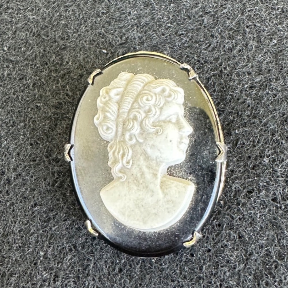 Vintage Sterling Silver‎ Gold Wash Carved Cameo Brooch Pin Oval womw  EUC